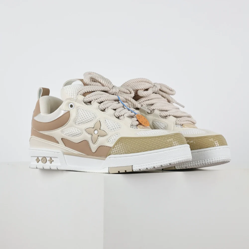 Skate Sneaker Monogramm Blumenmuster Braun und Weiß – Bild 2