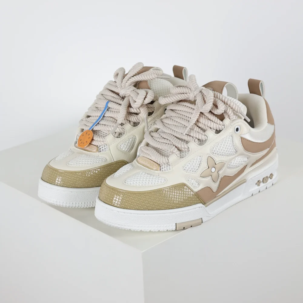 Skate Sneaker Monogramm Blumenmuster Braun und Weiß
