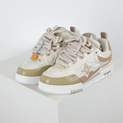 Skate Sneaker Monogramm Blumenmuster Braun und Weiß