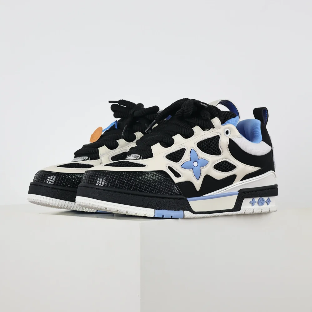 Skate Sneaker Monogramm Blumenmuster Schwarz Weiß Blau – Bild 3
