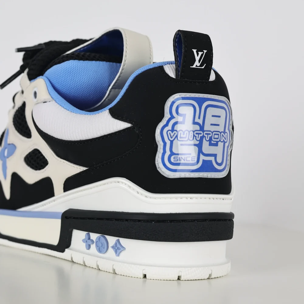 Skate Sneaker Monogramm Blumenmuster Schwarz Weiß Blau – Bild 9