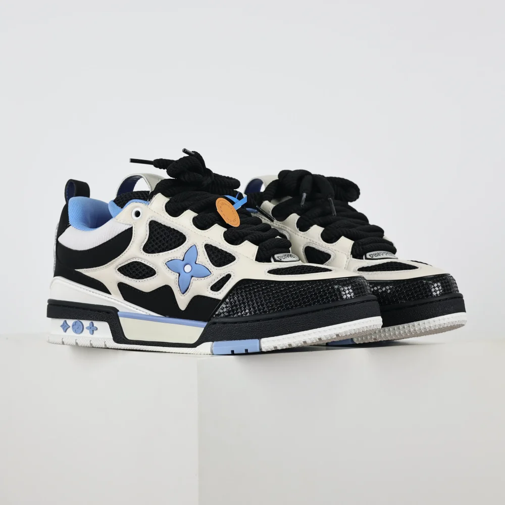 Skate Sneaker Monogramm Blumenmuster Schwarz Weiß Blau – Bild 2
