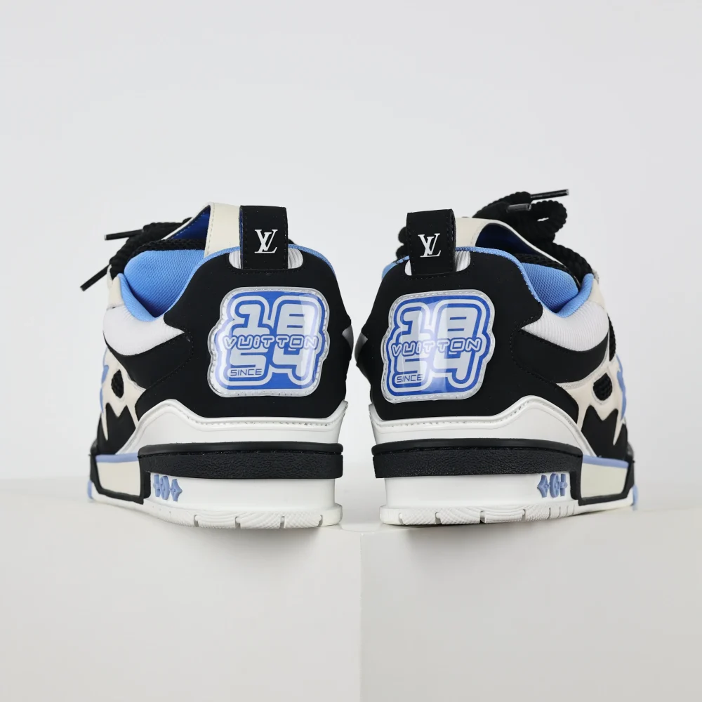 Skate Sneaker Monogramm Blumenmuster Schwarz Weiß Blau – Bild 4