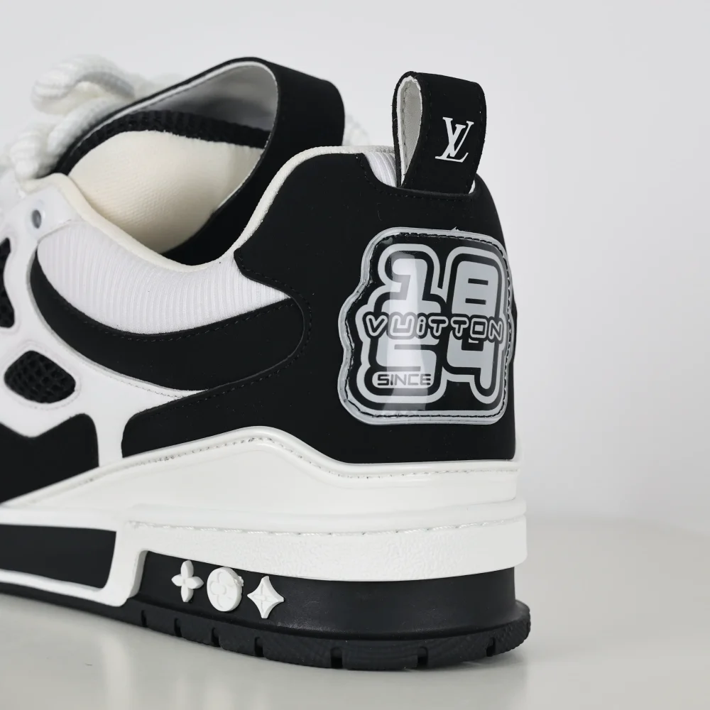 Skate Sneaker Monogramm Blumenmuster in Schwarz Weiß Beste Qualität – Bild 9