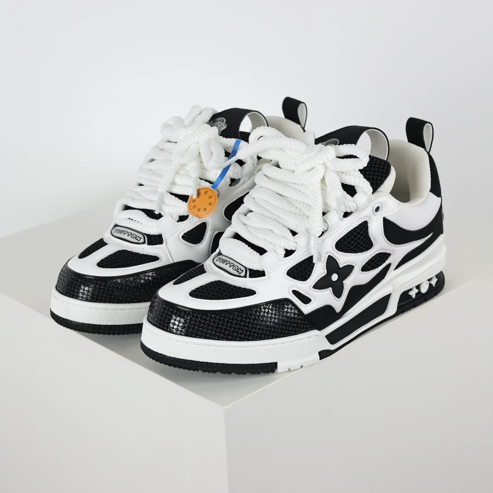 Skate Sneaker Monogramm Blumenmuster in Schwarz Weiß Beste Qualität