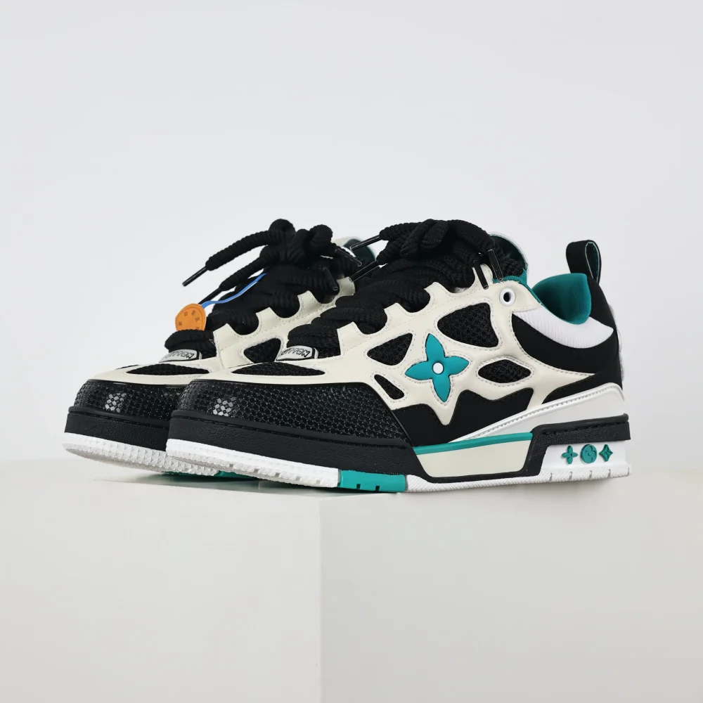 Skate Sneaker Monogramm Blumenmuster in Schwarz Weiß und Grün – Bild 3