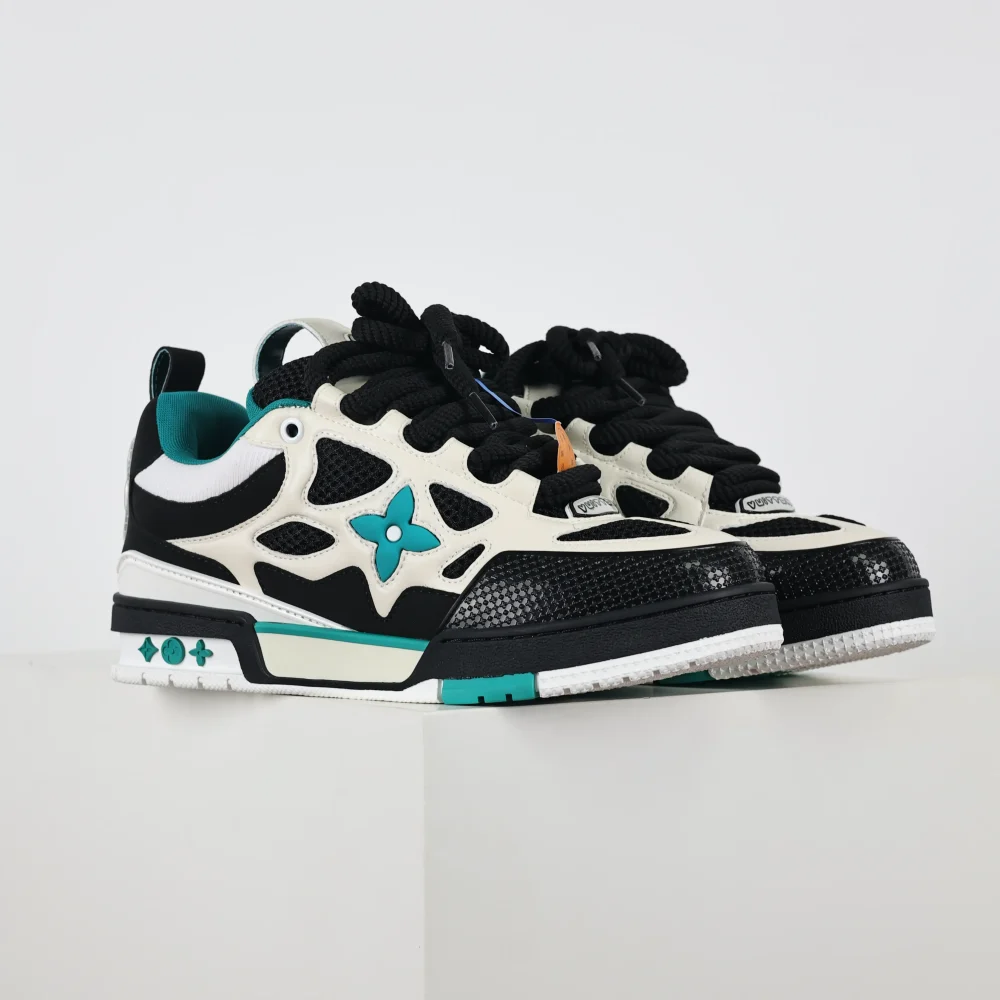 Skate Sneaker Monogramm Blumenmuster in Schwarz Weiß und Grün – Bild 2
