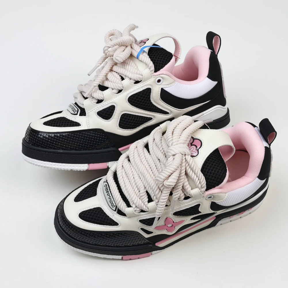 Skate-Sneaker in Rosa Weiß und Schwarz mit Monogramm-Blumenmuster – Bild 6