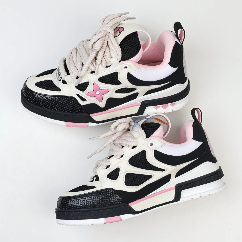 Skate-Sneaker in Rosa Weiß und Schwarz mit Monogramm-Blumenmuster – Bild 7
