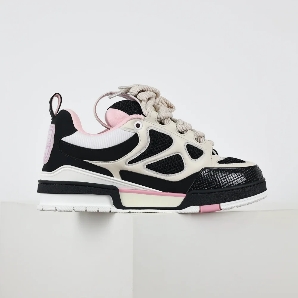 Skate-Sneaker in Rosa Weiß und Schwarz mit Monogramm-Blumenmuster – Bild 5