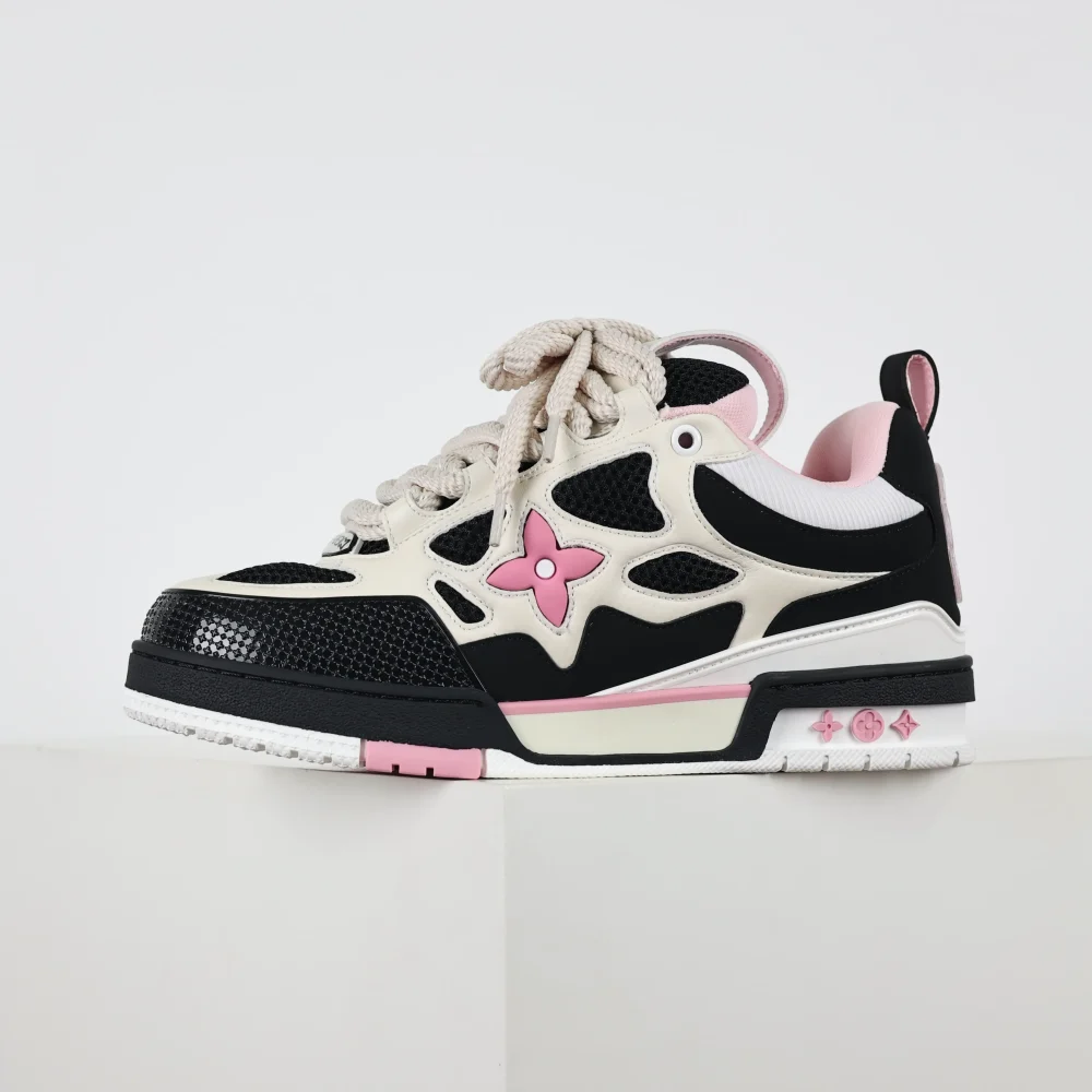 Skate-Sneaker in Rosa Weiß und Schwarz mit Monogramm-Blumenmuster – Bild 4