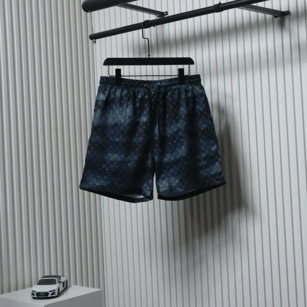 Strandshorts mit Monogramm-Print im Nachthimmel-Stil
