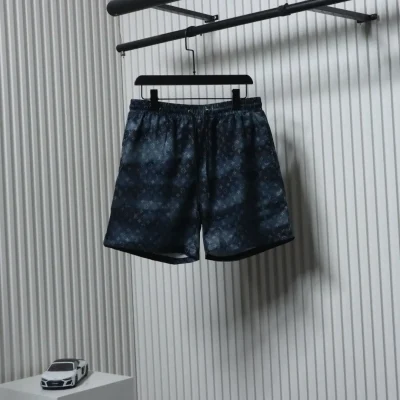 Strandshorts mit Monogramm-Print im Nachthimmel-Stil