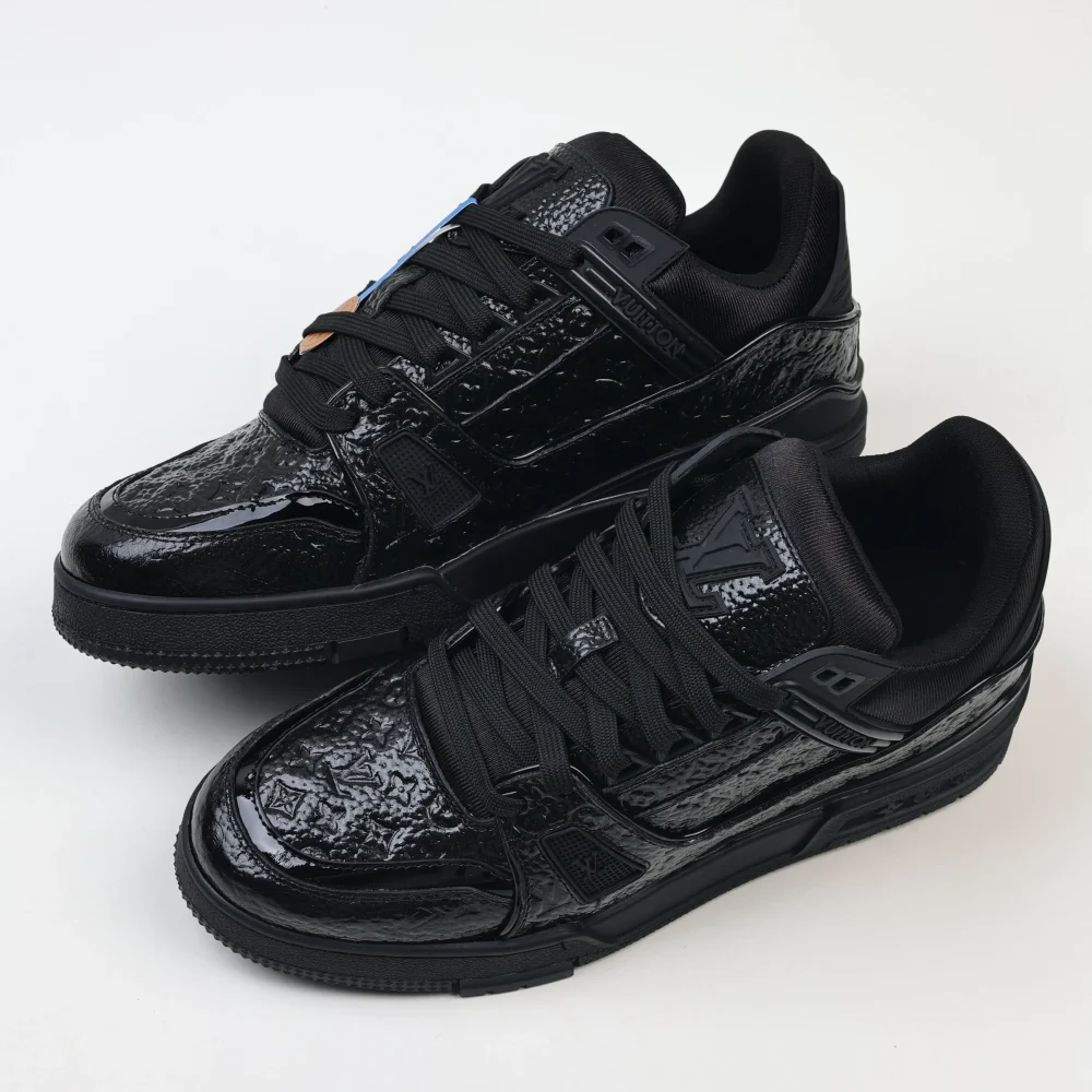 Trainer Sneaker Schriftzug geprägtes Kalbslackleder Schwarz – Bild 7