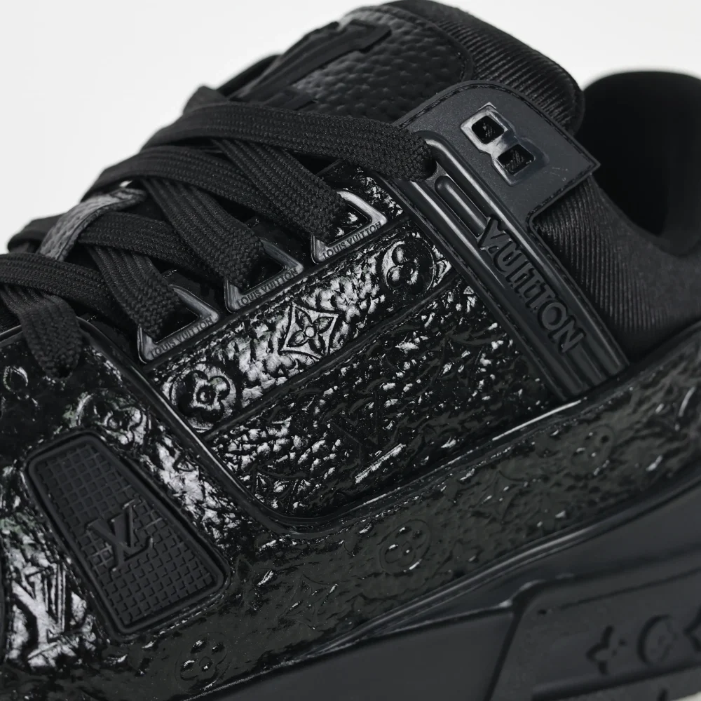 Trainer Sneaker Schriftzug geprägtes Kalbslackleder Schwarz – Bild 10