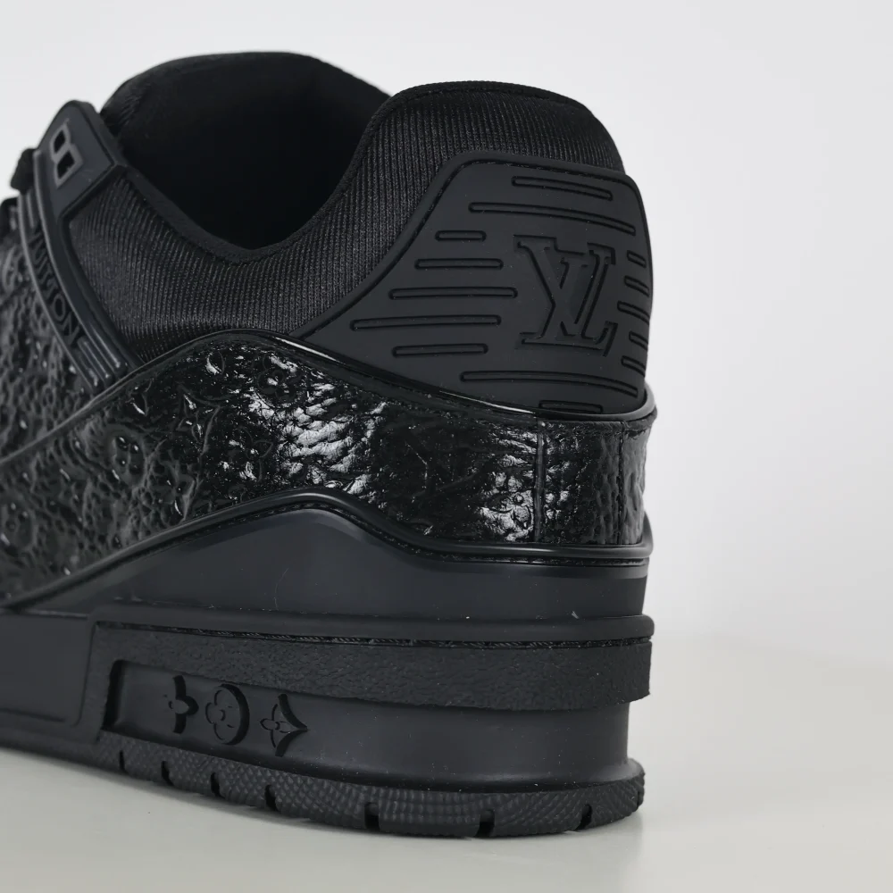 Trainer Sneaker Schriftzug geprägtes Kalbslackleder Schwarz – Bild 11