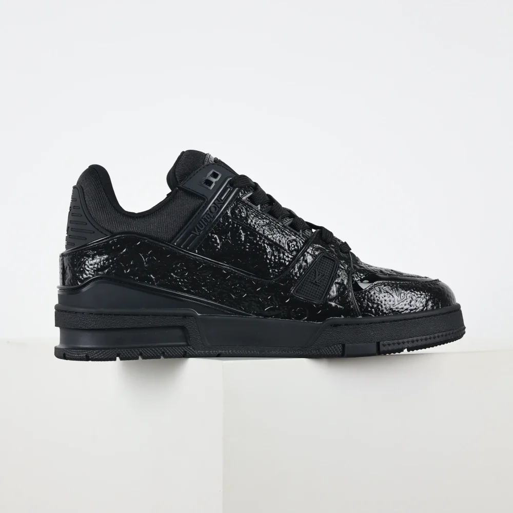 Trainer Sneaker Schriftzug geprägtes Kalbslackleder Schwarz – Bild 5