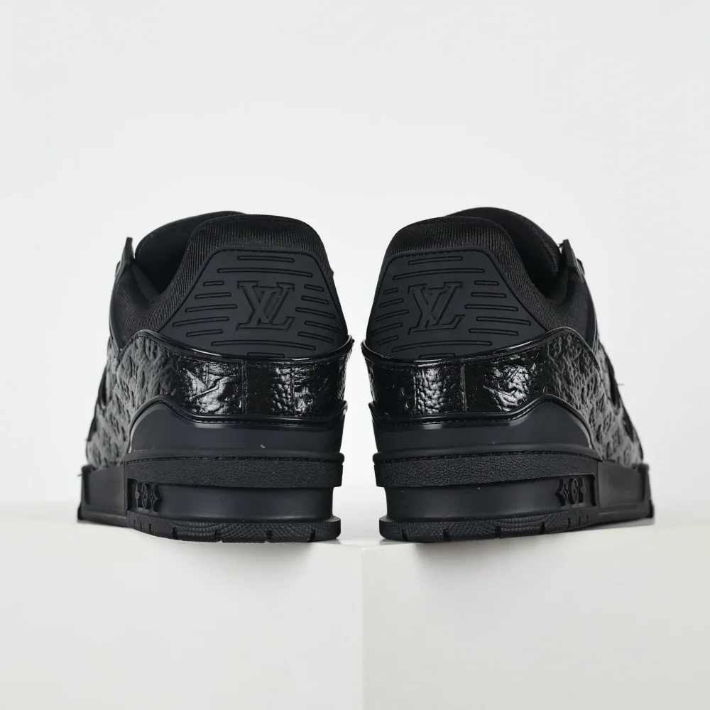 Trainer Sneaker Schriftzug geprägtes Kalbslackleder Schwarz – Bild 6