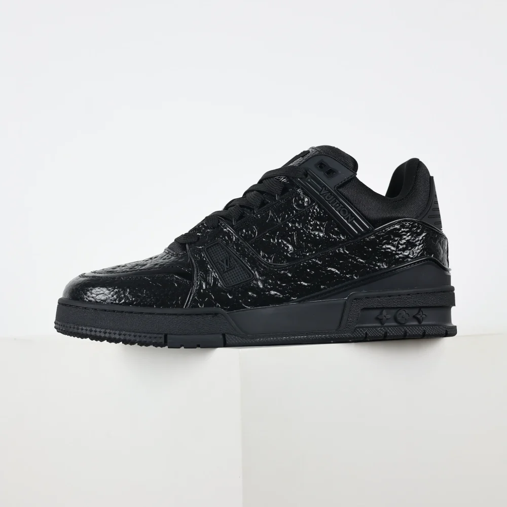 Trainer Sneaker Schriftzug geprägtes Kalbslackleder Schwarz – Bild 4
