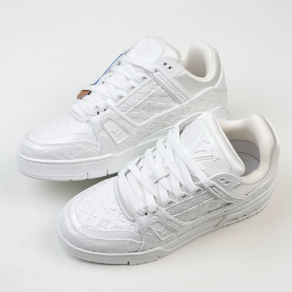 Trainer Sneaker Schriftzug geprägtes Kalbslackleder Weiß – Bild 7