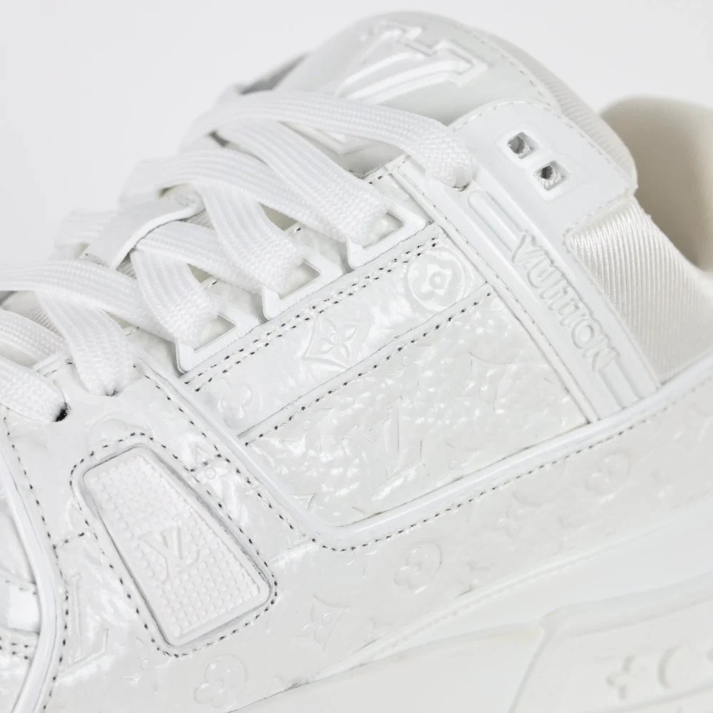 Trainer Sneaker Schriftzug geprägtes Kalbslackleder Weiß – Bild 9