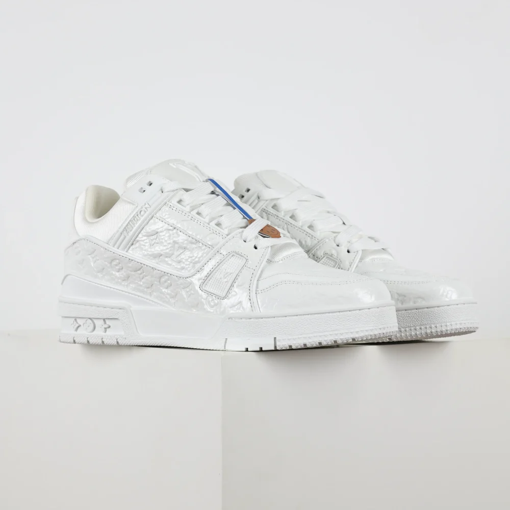 Trainer Sneaker Schriftzug geprägtes Kalbslackleder Weiß – Bild 2