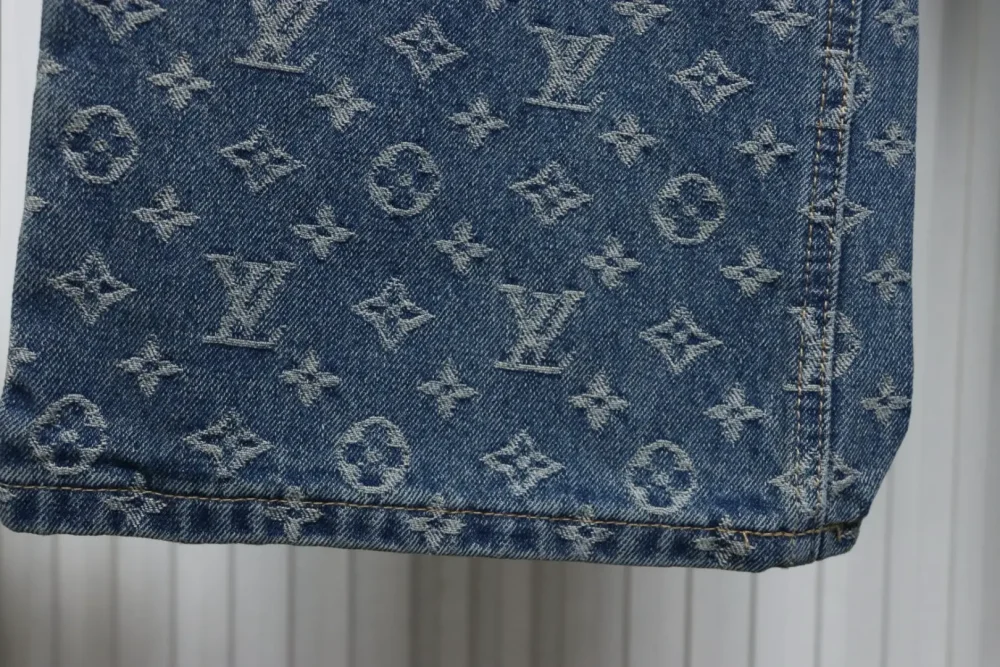 24Fw Jeans im Catwalk-Stil mit Monogramm – Bild 7