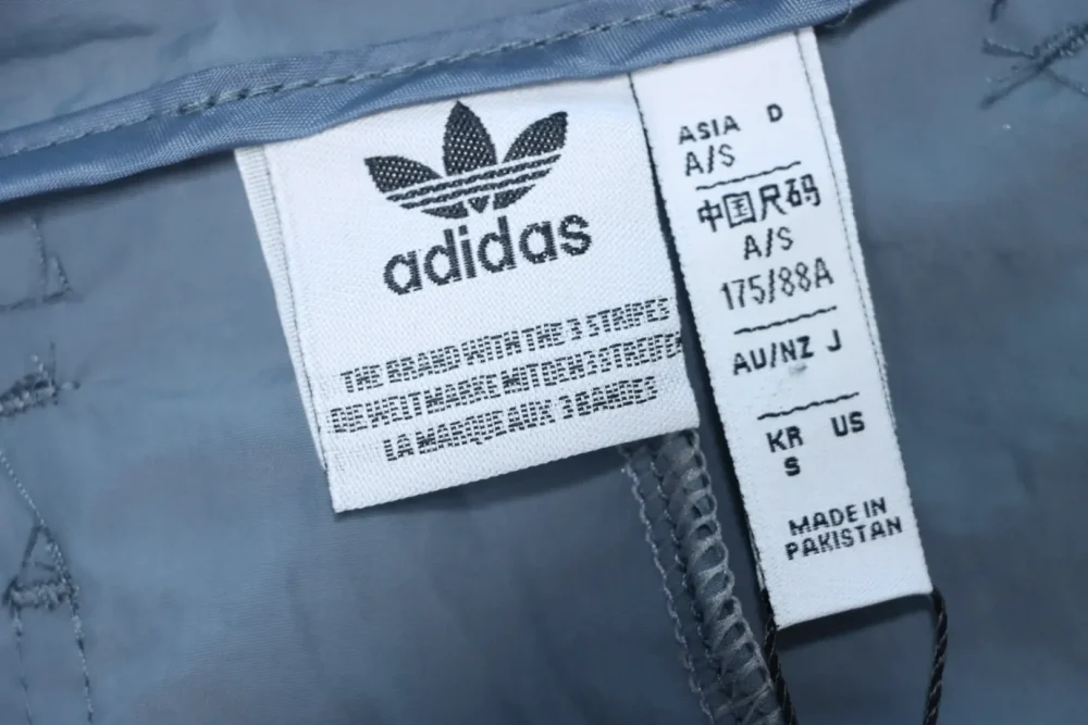 Adidas Patchwork-Arbeitshose mit Reißverschluss und Co-Branding im Trefoil-Logo – Bild 11