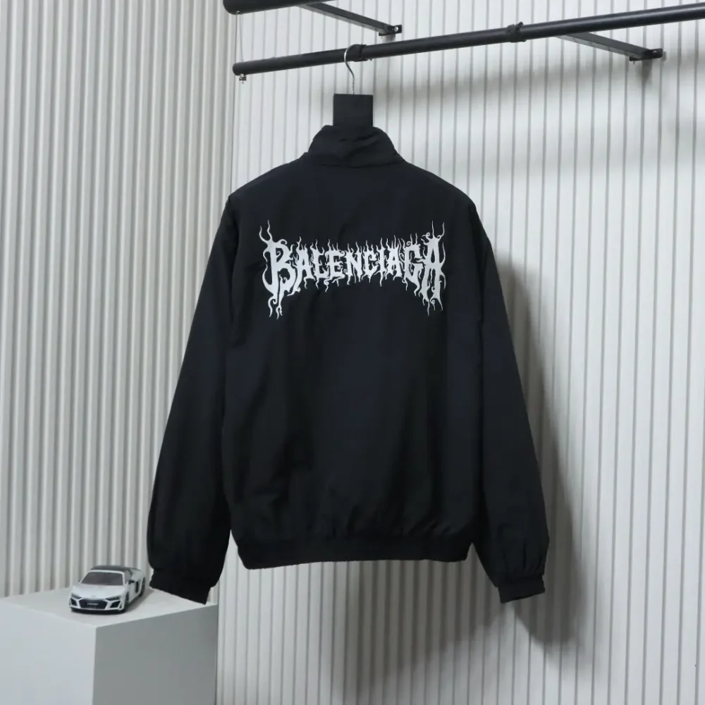 Balenciaga 24FW Jacke mit Sanskrit-Stickerei „Dragon Year“