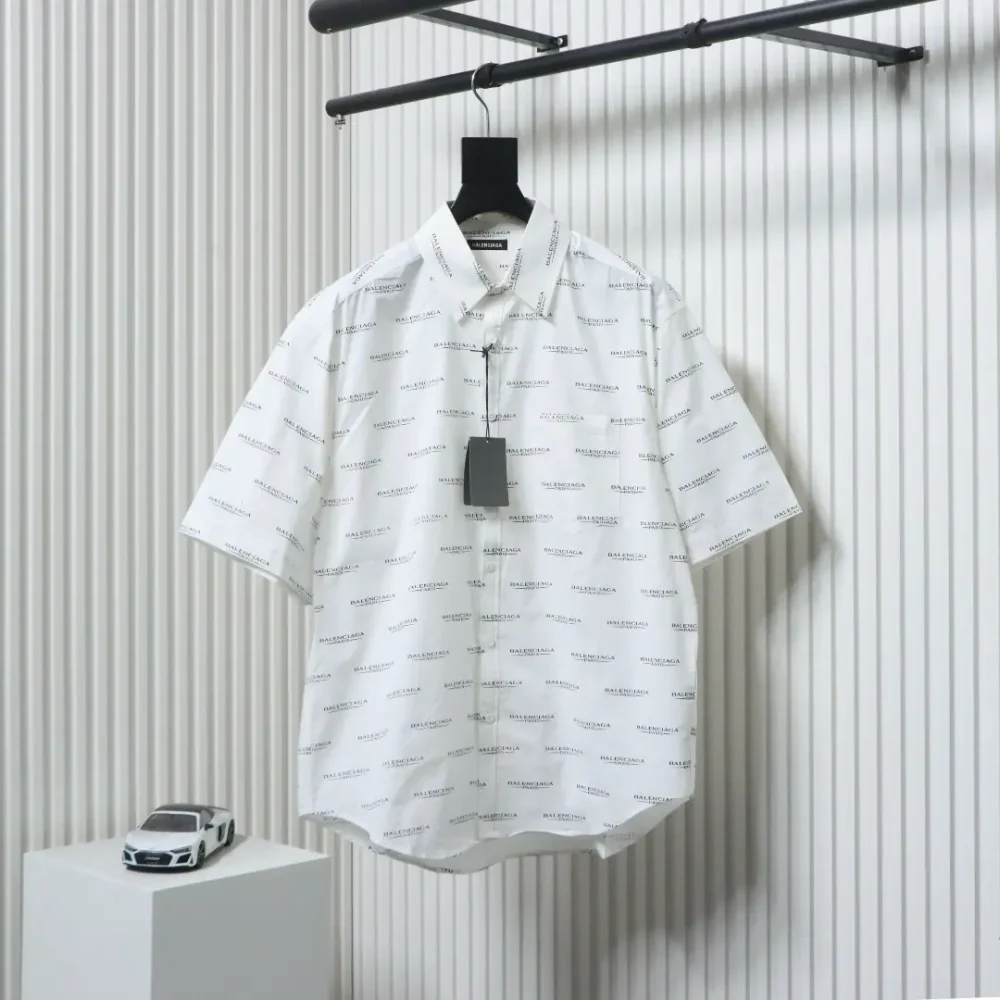 Balenciaga 25ss Kurzarmhemd mit Allover-Logo-Print