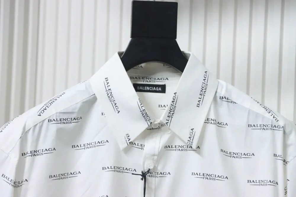 Balenciaga 25ss Kurzarmhemd mit Allover-Logo-Print – Bild 3
