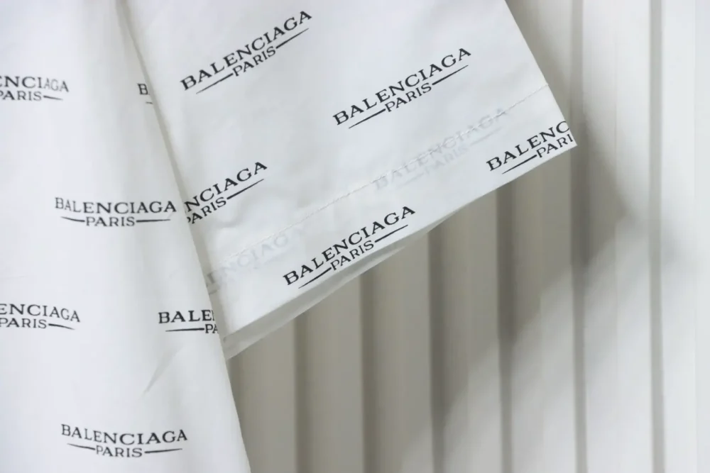Balenciaga 25ss Kurzarmhemd mit Allover-Logo-Print – Bild 7