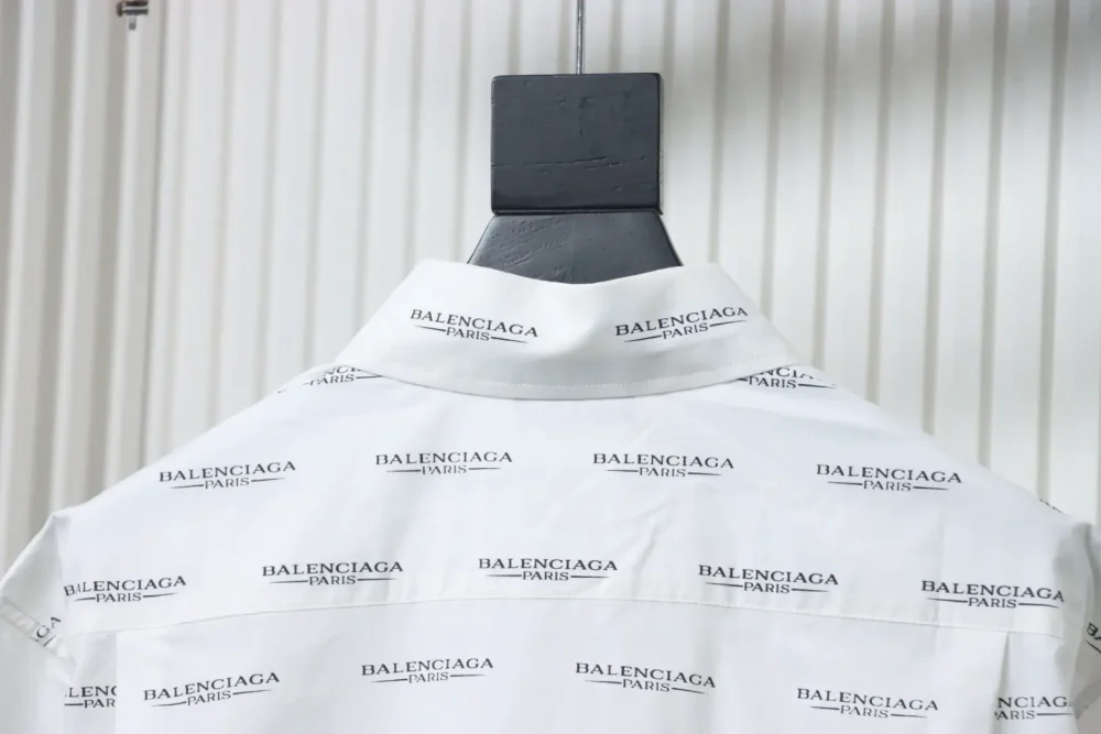 Balenciaga 25ss Kurzarmhemd mit Allover-Logo-Print – Bild 4