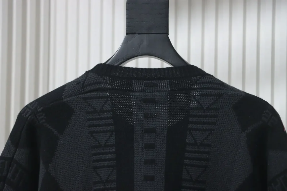 Balenciaga BLCG 25ss Strickpullover mit geometrischem Muster und Rundhalsausschnitt – Bild 4