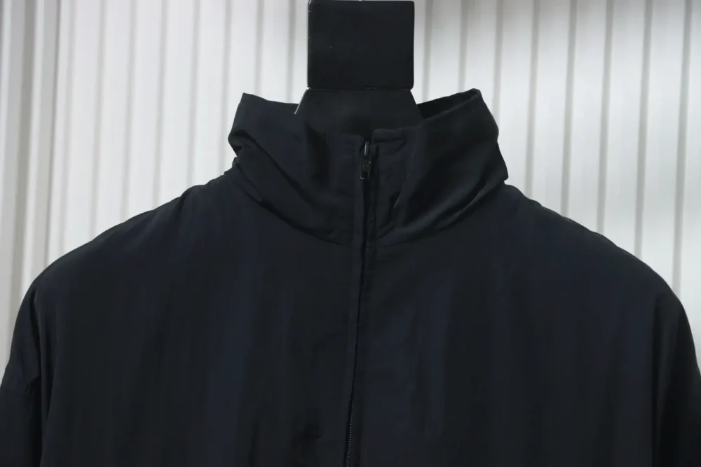 Balenciaga BLCG Jacke mit Stehkragen und gelbem Band – Bild 4