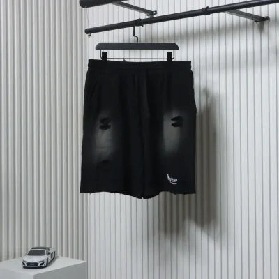 Balenciaga Flauschige Cola-Shorts im Used-Look mit Rissen