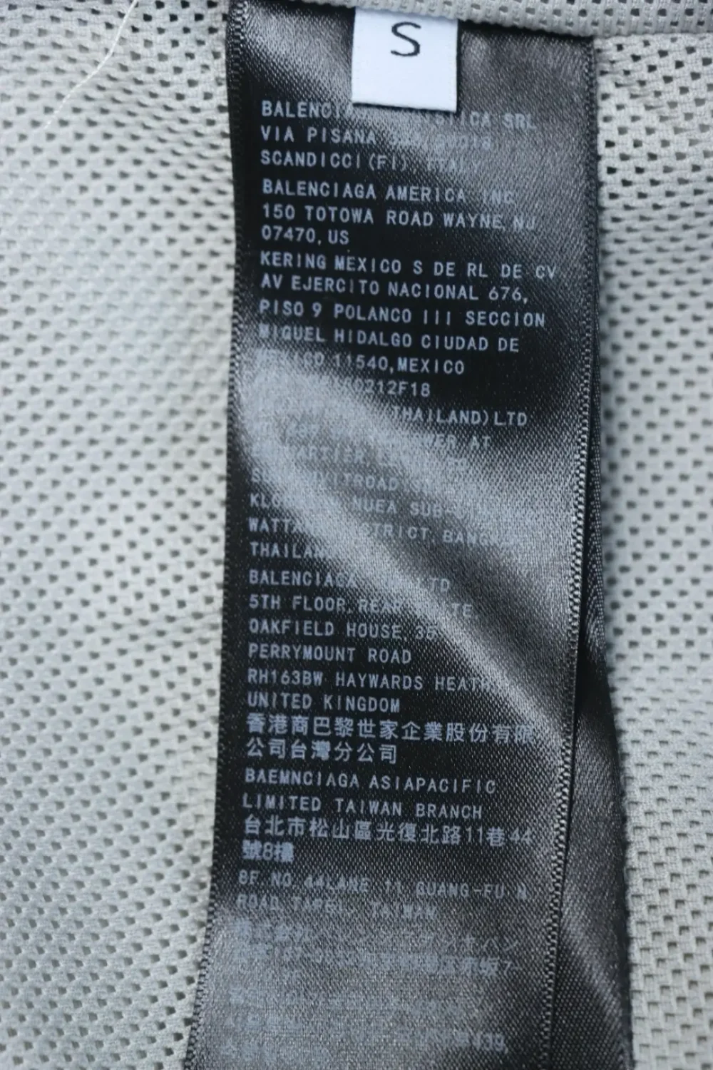 Balenciaga Kapuzenjacke mit Reißverschluss und Buchstabenstickerei – Bild 14