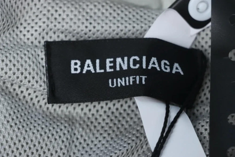 Balenciaga Kapuzenjacke mit Reißverschluss und Buchstabenstickerei – Bild 13