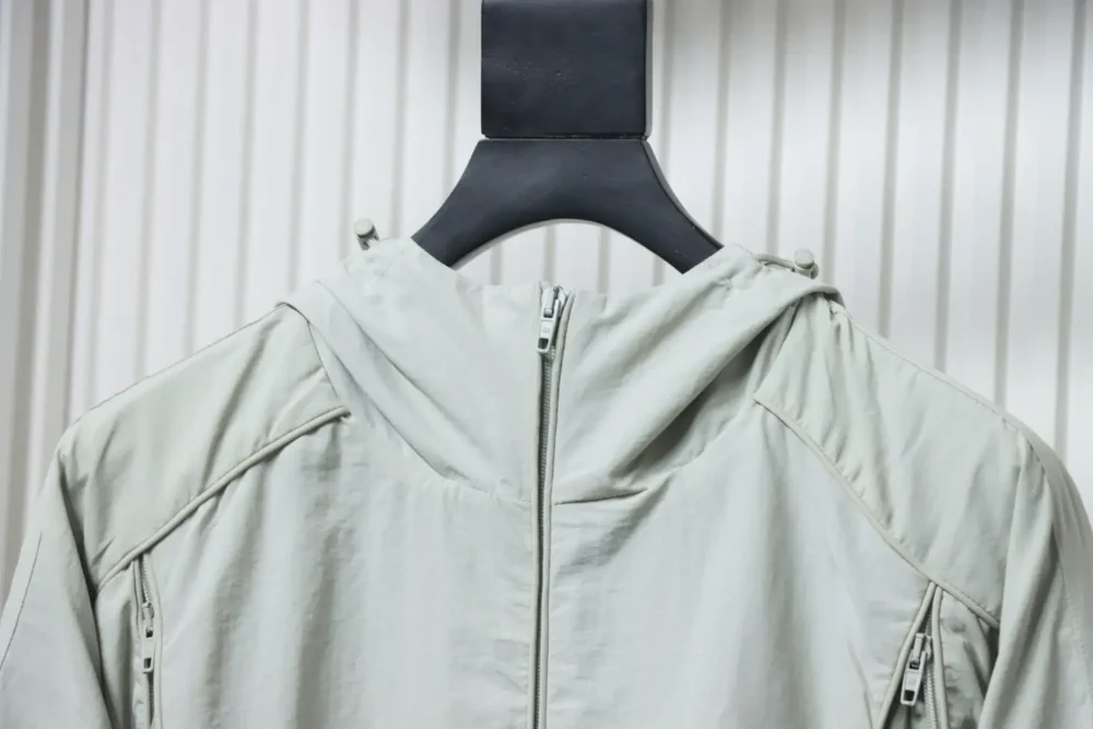 Balenciaga Kapuzenjacke mit Reißverschluss und Buchstabenstickerei – Bild 3