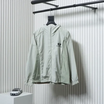 Balenciaga Kapuzenjacke mit Reißverschluss und Buchstabenstickerei