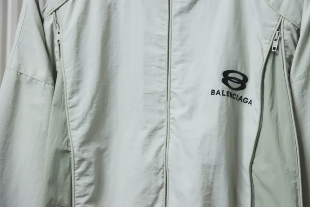 Balenciaga Kapuzenjacke mit Reißverschluss und Buchstabenstickerei – Bild 9