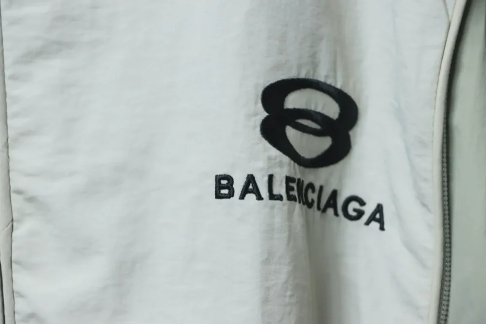 Balenciaga Kapuzenjacke mit Reißverschluss und Buchstabenstickerei – Bild 6