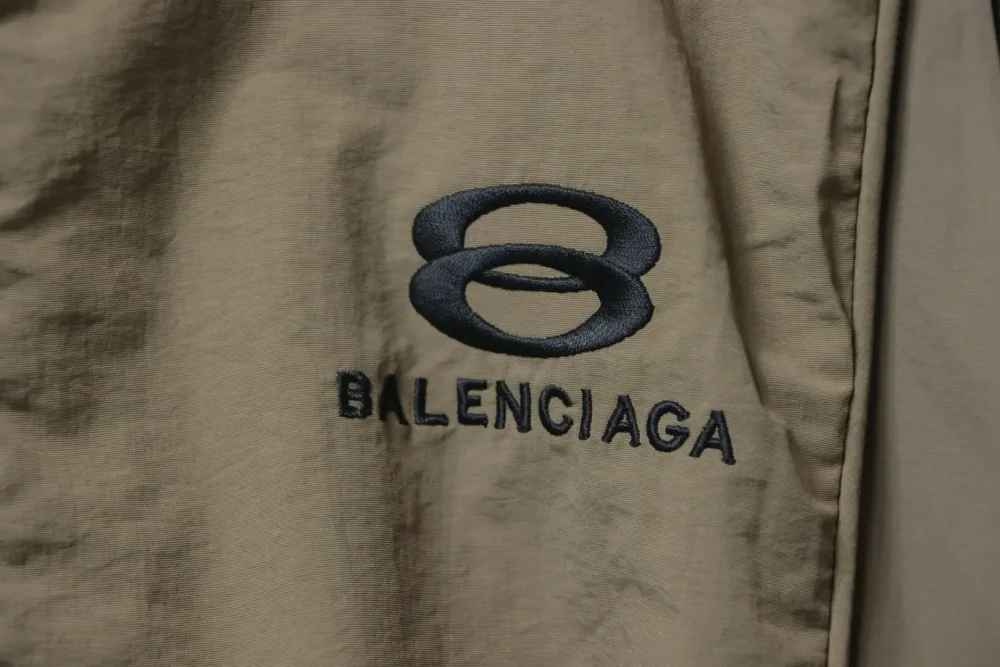 Balenciaga Kapuzenjacke mit Reißverschluss und Buchstabenstickerei – Bild 18