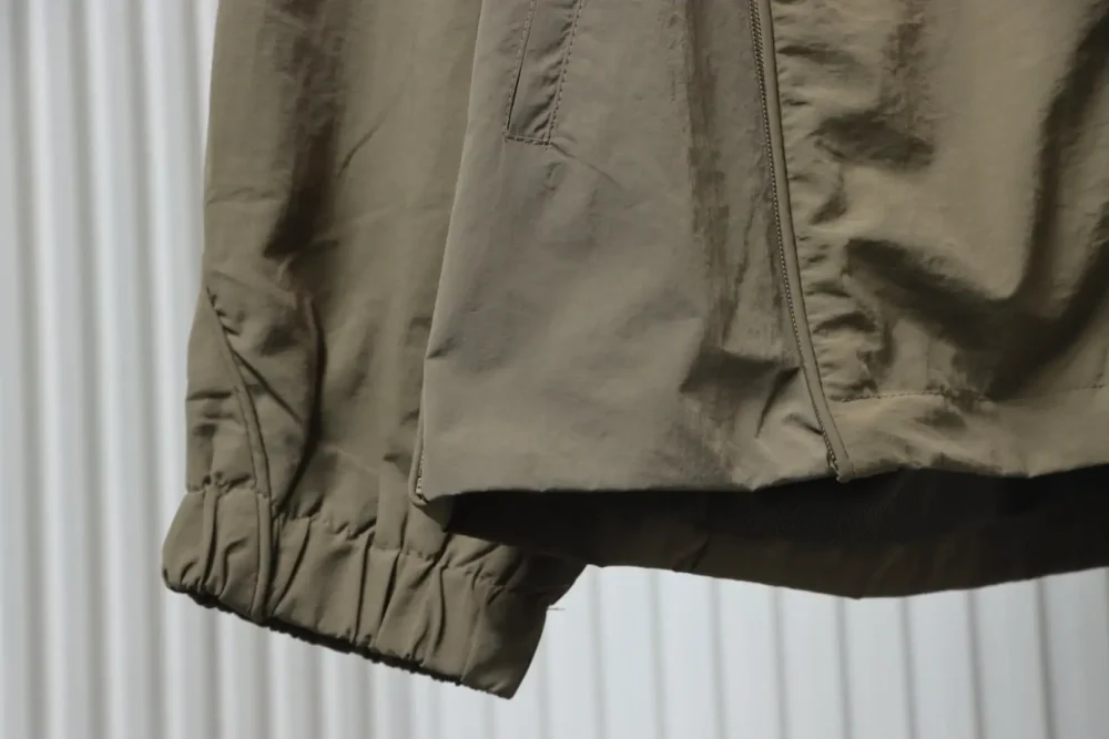 Balenciaga Kapuzenjacke mit Reißverschluss und Buchstabenstickerei – Bild 22