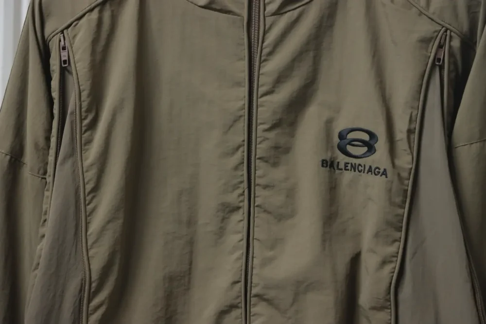 Balenciaga Kapuzenjacke mit Reißverschluss und Buchstabenstickerei – Bild 17