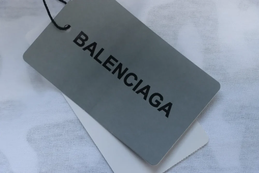 Balenciaga Kurzarmhemd mit Buchstabendruck – Bild 20