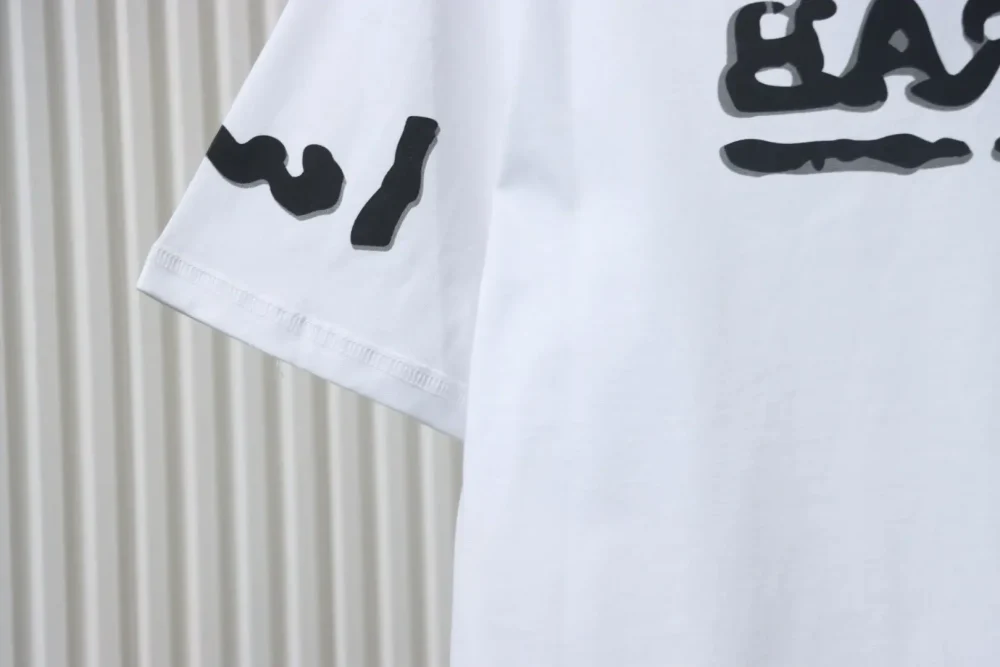 Balenciaga Kurzarmhemd mit Buchstabendruck – Bild 26