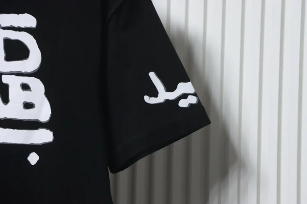Balenciaga Kurzarmhemd mit Buchstabendruck – Bild 9