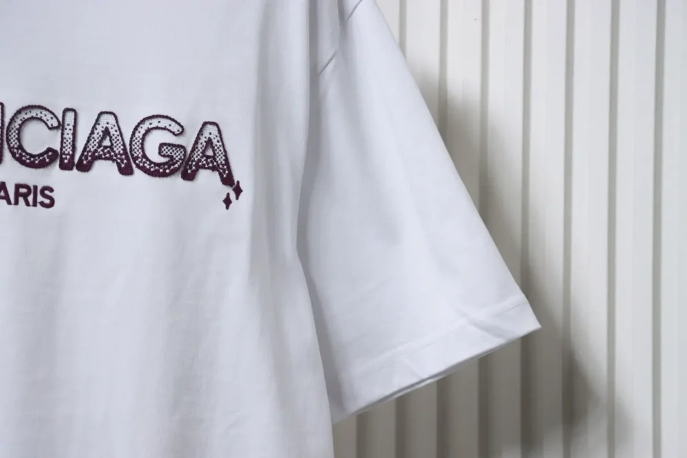 Balenciaga Kurze Ärmel mit aufgestickten Buchstaben im Farbverlauf – Bild 6