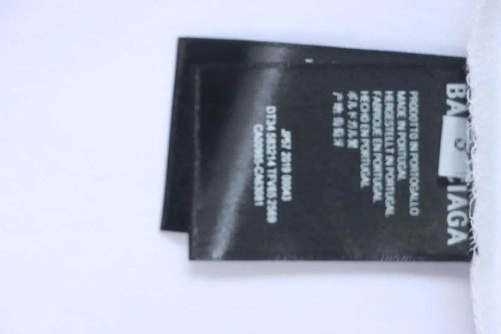 Balenciaga Kurze Ärmel mit aufgestickten Buchstaben im Farbverlauf – Bild 9